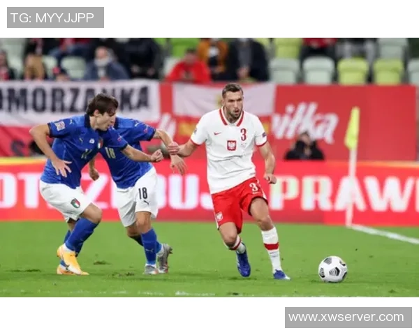 韩国与意大利激战正酣足球场上头球对决引发热议